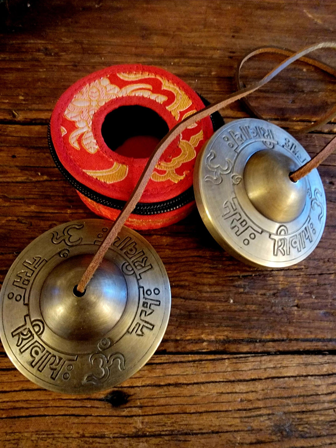 Tingsha Bells, Om namah shibaya