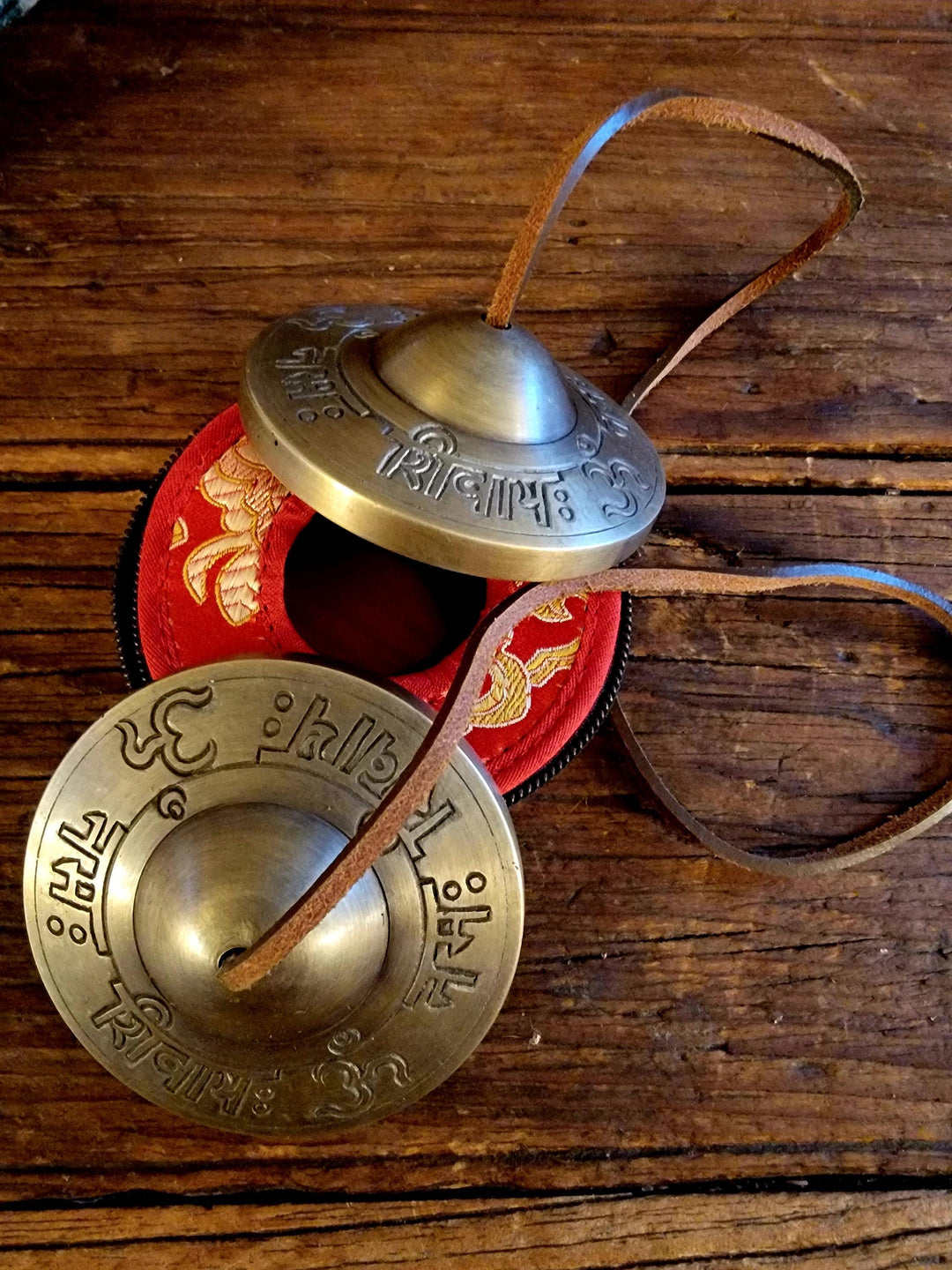 Tingsha Bells, Om namah shibaya