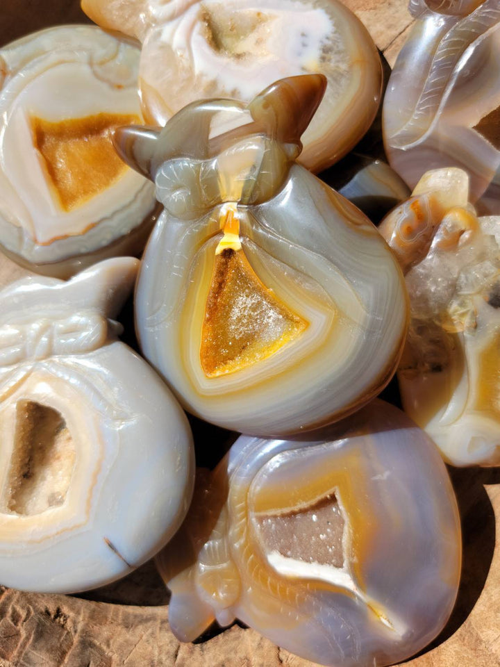 Polished Agate Abundance Bags, Hand Carved Agate with Druzy Carvings as Bags, Druzy Agate Carvings - SOUTHBAYSALTS 