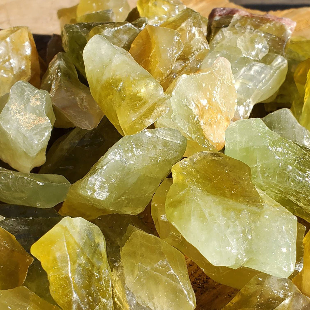 Green Calcite Pocket Stones, Manifest with Ease: Green Calcite – Your Pocket-Sized Guide to Trust and Transformation! - SOUTHBAYSALTS 