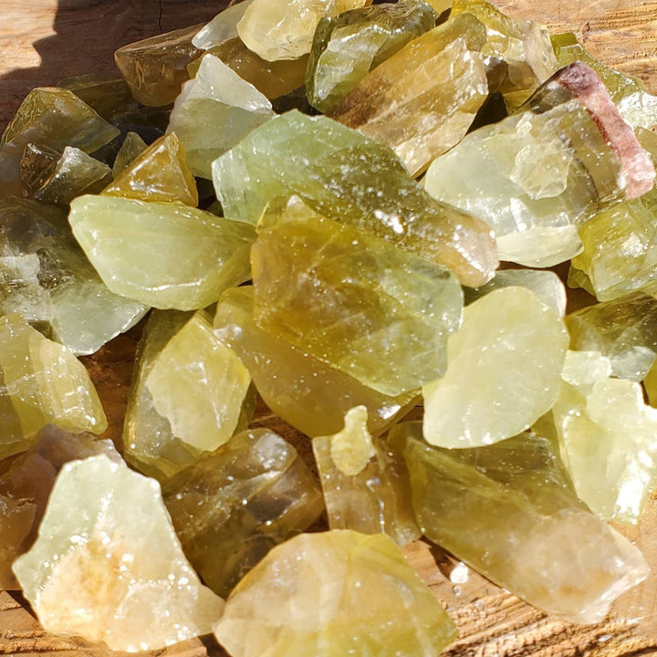 Green Calcite Pocket Stones, Manifest with Ease: Green Calcite – Your Pocket-Sized Guide to Trust and Transformation! - SOUTHBAYSALTS 