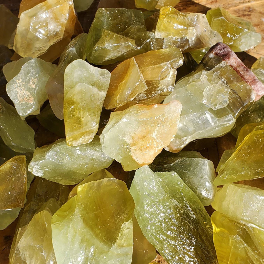 Green Calcite Pocket Stones, Manifest with Ease: Green Calcite – Your Pocket-Sized Guide to Trust and Transformation! - SOUTHBAYSALTS 