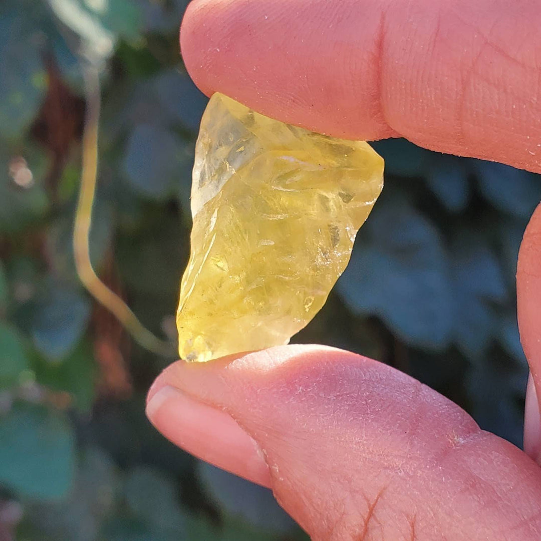 Green Calcite Pocket Stones, Manifest with Ease: Green Calcite – Your Pocket-Sized Guide to Trust and Transformation!