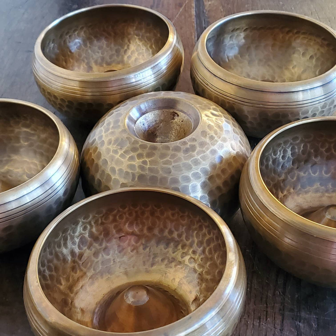 Hammered Lingam Tibetan Singing Bowl, Easy to play Singing Bowl made in Nepal, Long Resonating Singing Bowls - SOUTHBAYSALTS 