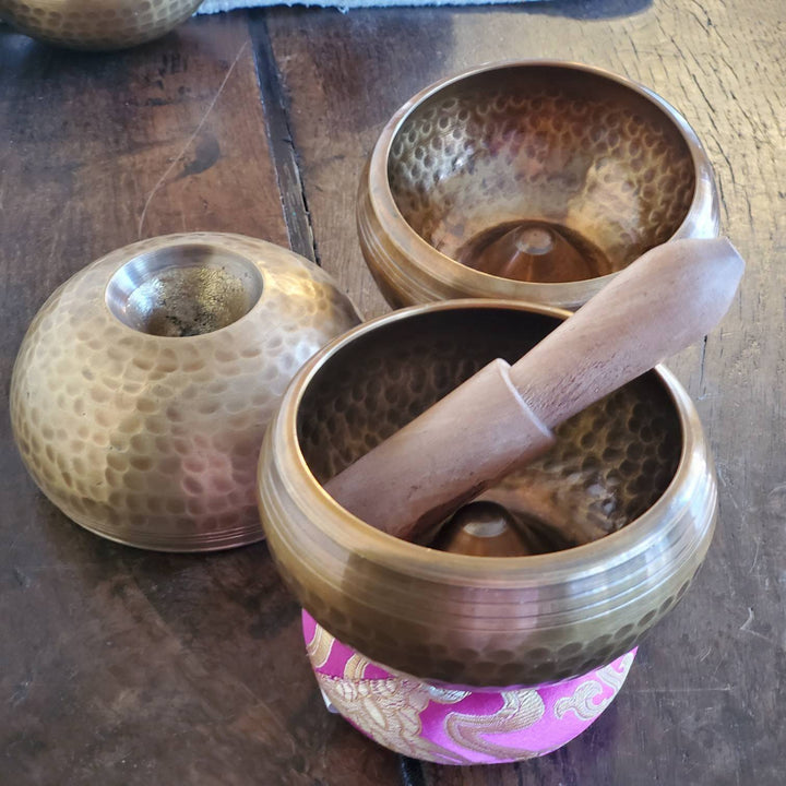 Hammered Lingam Tibetan Singing Bowl, Easy to play Singing Bowl made in Nepal, Long Resonating Singing Bowls - SOUTHBAYSALTS 