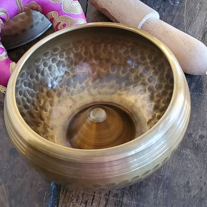 Hammered Lingam Tibetan Singing Bowl, Easy to play Singing Bowl made in Nepal, Long Resonating Singing Bowls - SOUTHBAYSALTS 