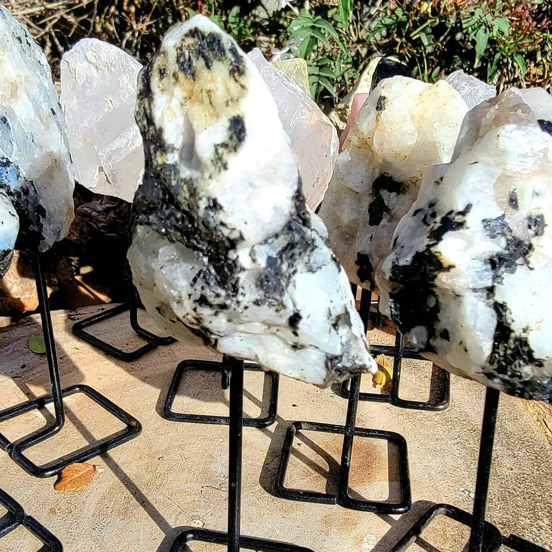 Crystals on a Stand, Rock Your Decor: Stunning Raw Crystals for a Touch of Natural Energy - SOUTHBAYSALTS 